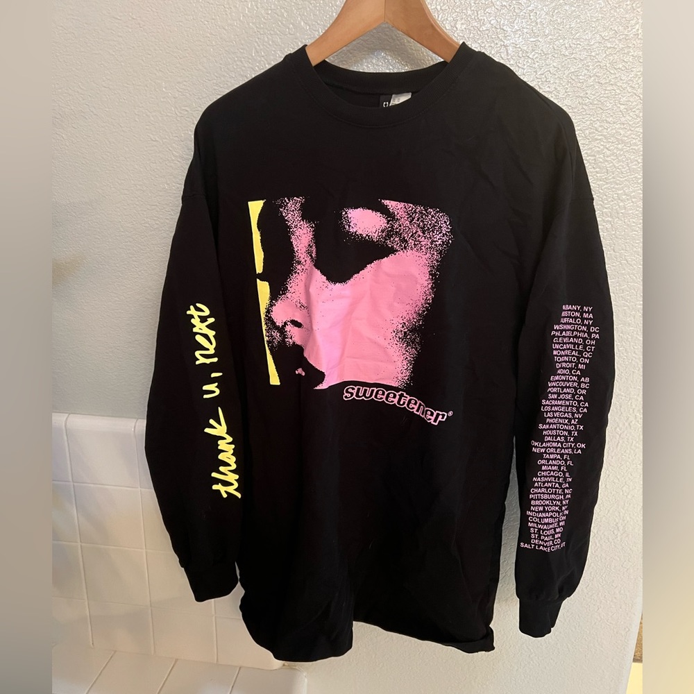 Arianna Grande oversized XS 2020 concert shirt